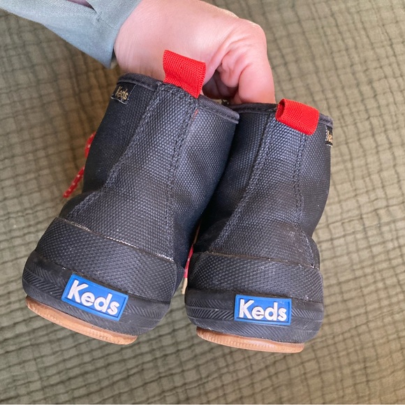 Keds Scout boots, black with red laces, great for rain and snow - Picture 2 of 4
